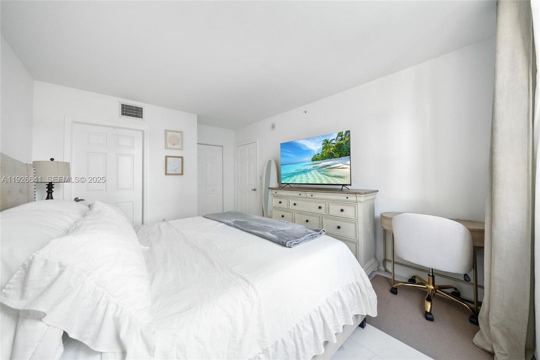 出租: $5,000 (2 贝兹, 2 浴室, 1200 平方英尺)