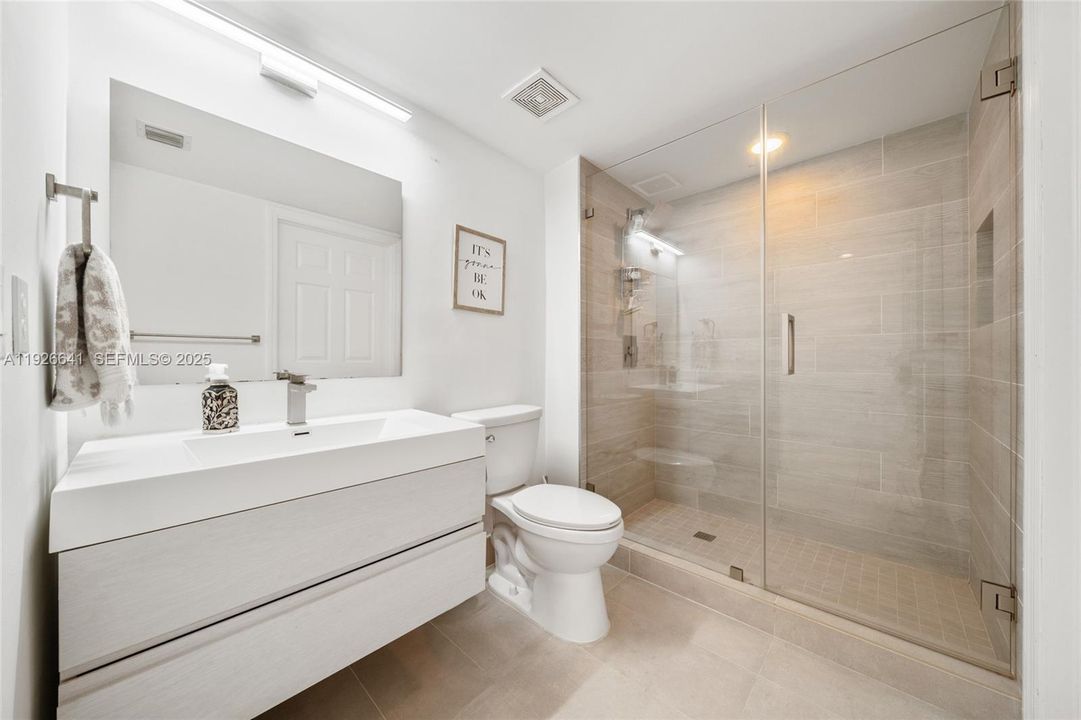 出租: $5,000 (2 贝兹, 2 浴室, 1200 平方英尺)