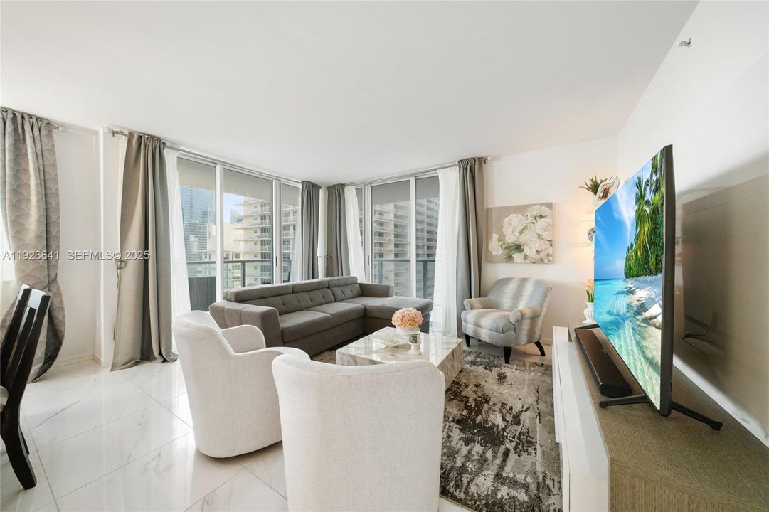 出租: $5,000 (2 贝兹, 2 浴室, 1200 平方英尺)