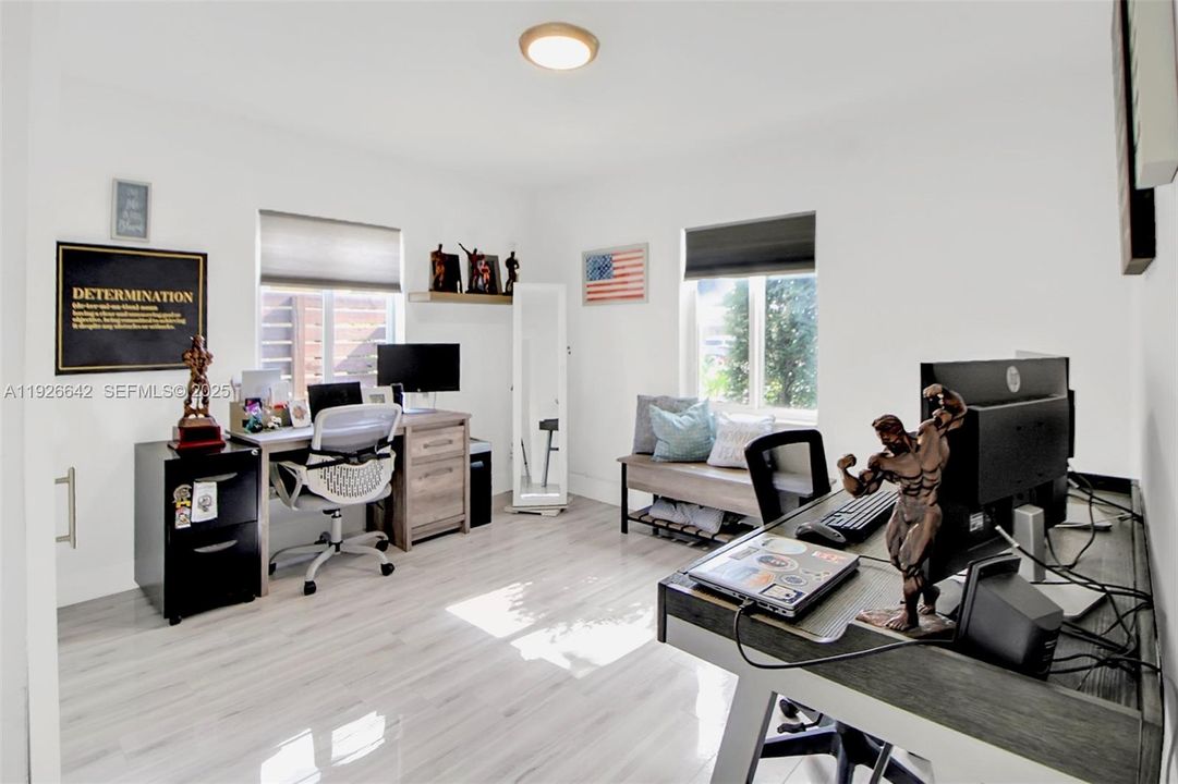 На продажу: $460,000 (3 спален, 2 ванн, 1026 Квадратных фут)