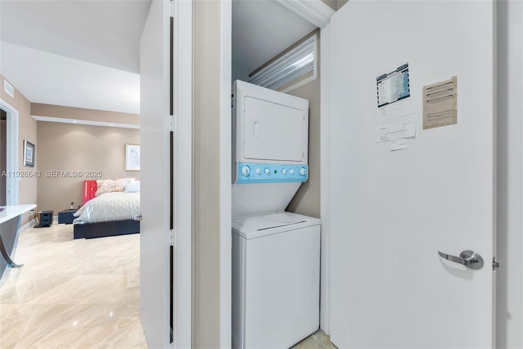 На продажу: $1,350,000 (2 спален, 2 ванн, 1577 Квадратных фут)