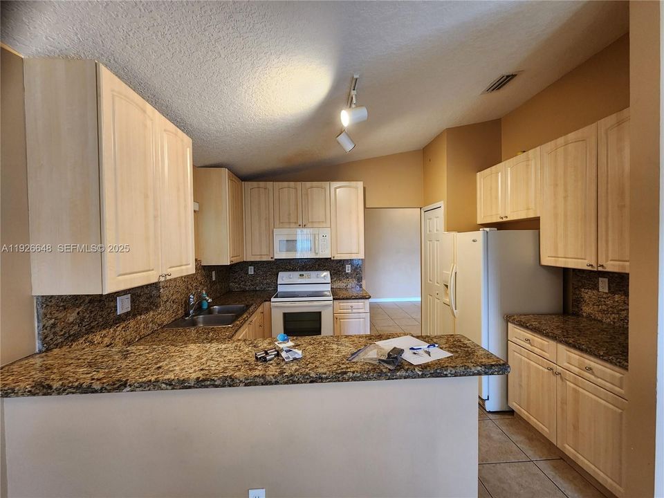 En Renta: $2,700 (3 camas, 2 baños, 1739 Pies cuadrados)