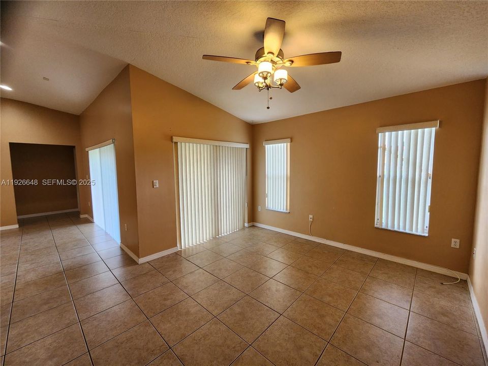 En Renta: $2,700 (3 camas, 2 baños, 1739 Pies cuadrados)