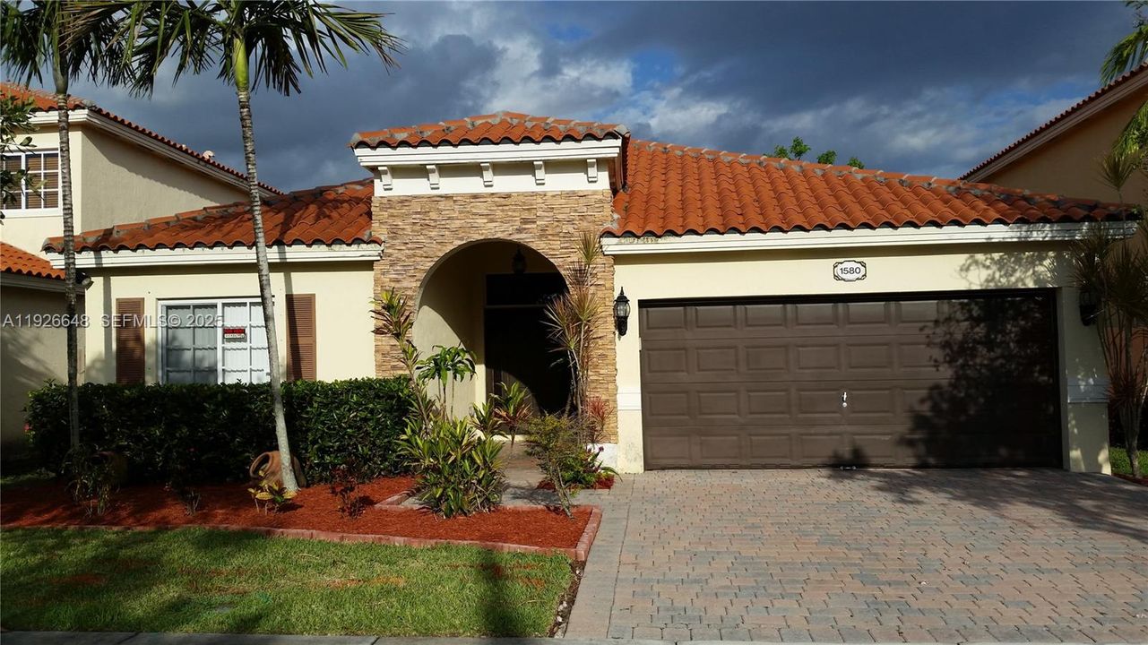 En Renta: $2,700 (3 camas, 2 baños, 1739 Pies cuadrados)