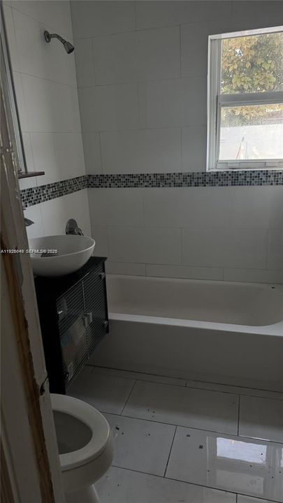 В аренду: $3,500 (3 спален, 2 ванн, 1368 Квадратных фут)