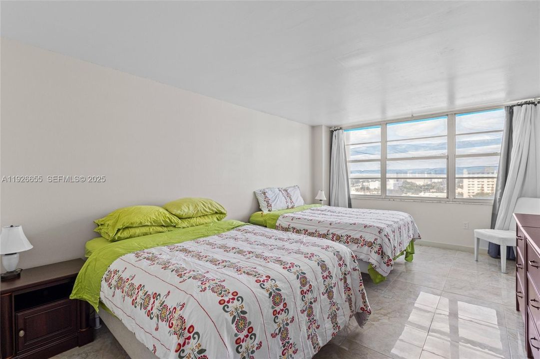 For Sale: $310,000 (2 beds, 2 baths, 1565 Square Feet)