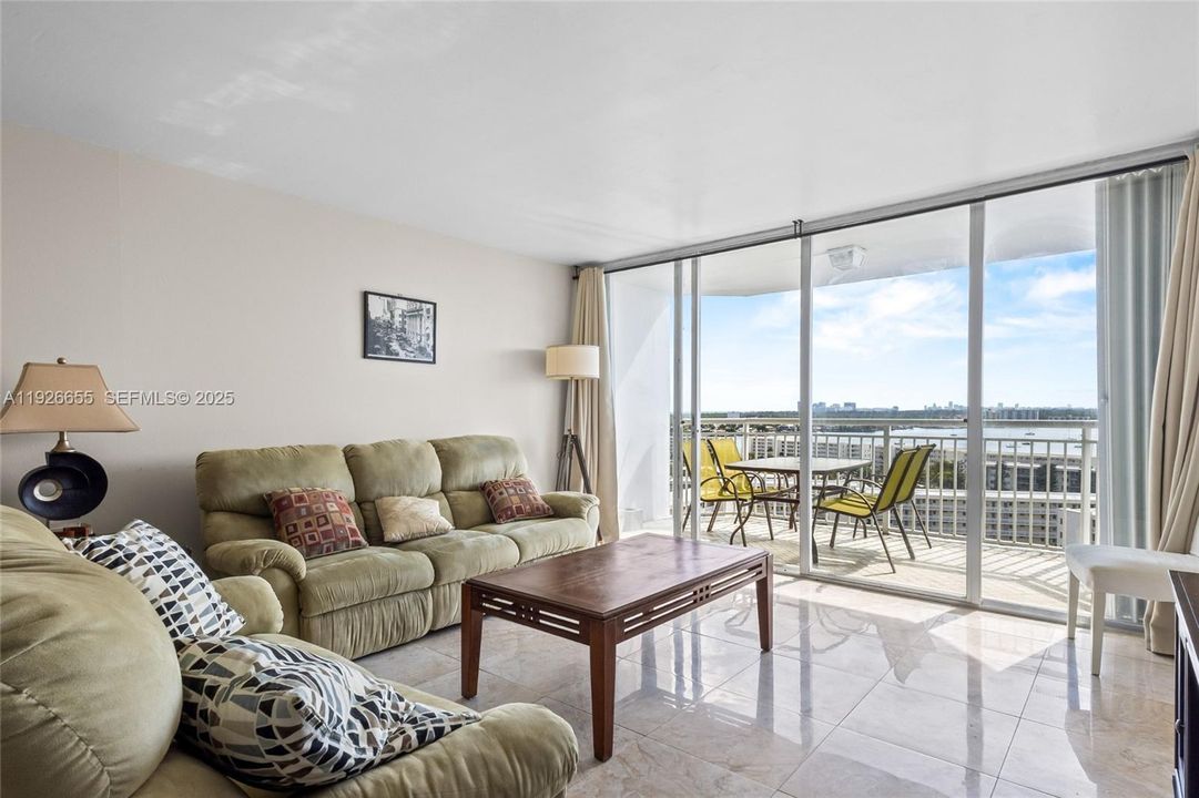 For Sale: $310,000 (2 beds, 2 baths, 1565 Square Feet)