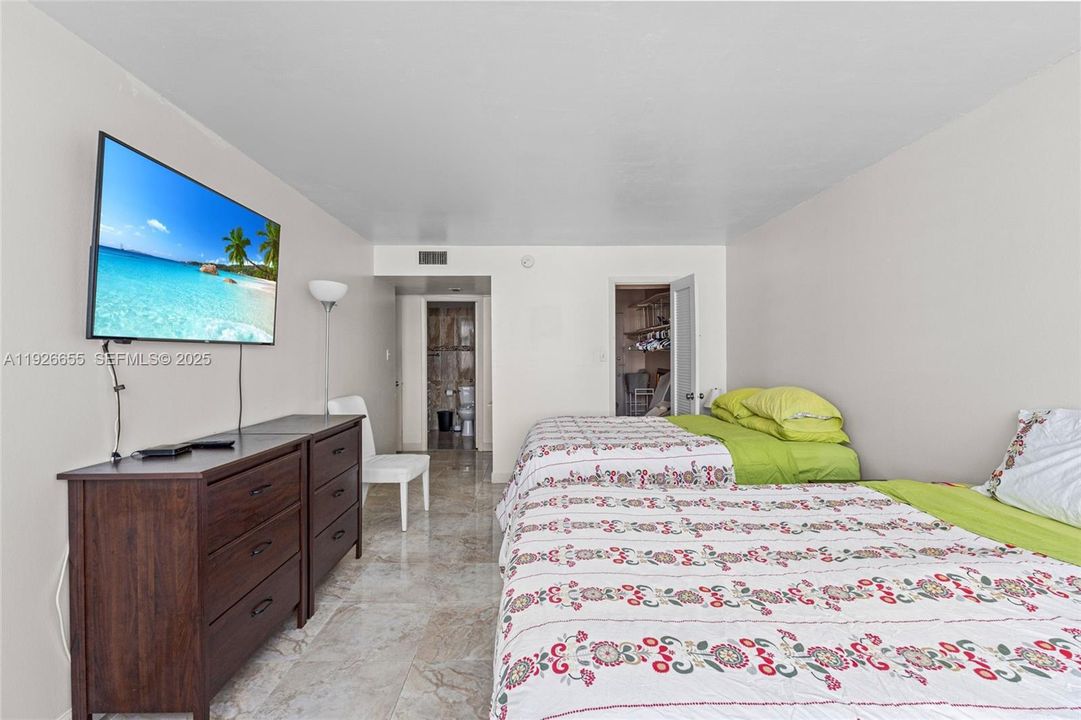 For Sale: $310,000 (2 beds, 2 baths, 1565 Square Feet)