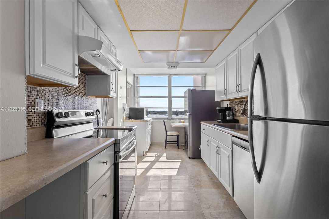 For Sale: $310,000 (2 beds, 2 baths, 1565 Square Feet)