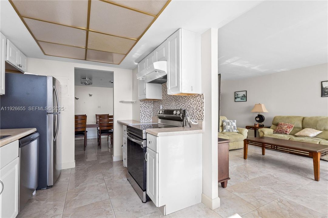 For Sale: $310,000 (2 beds, 2 baths, 1565 Square Feet)
