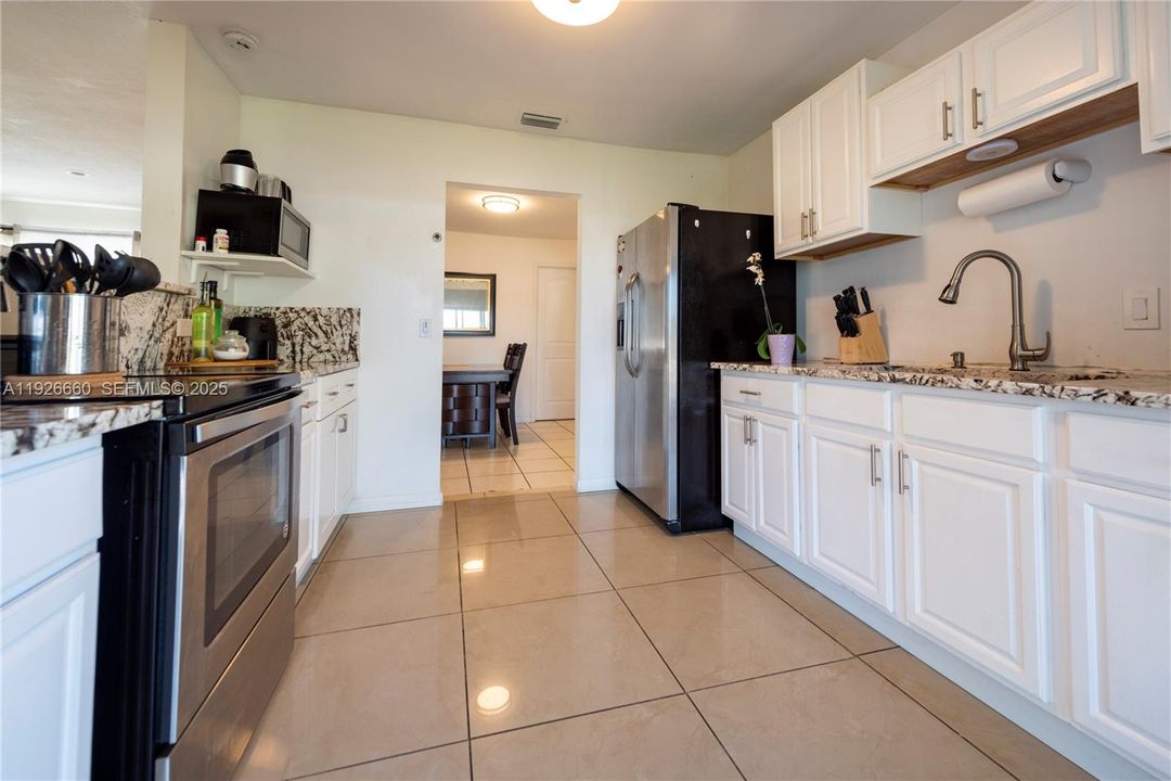 На продажу: $447,000 (2 спален, 2 ванн, 1047 Квадратных фут)