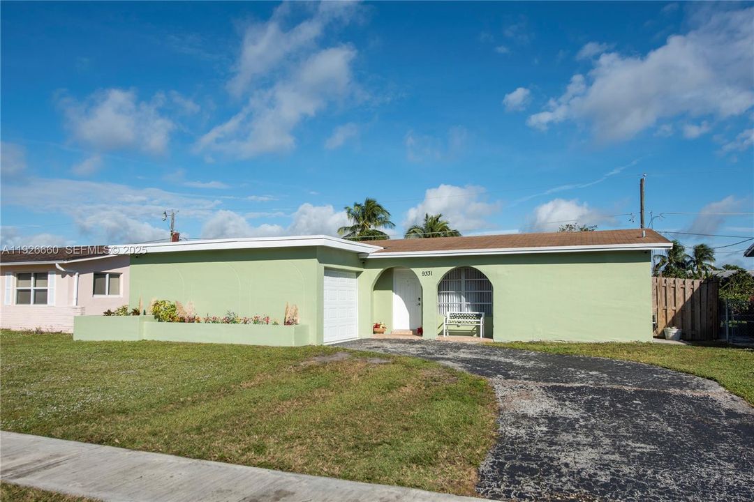 На продажу: $447,000 (2 спален, 2 ванн, 1047 Квадратных фут)