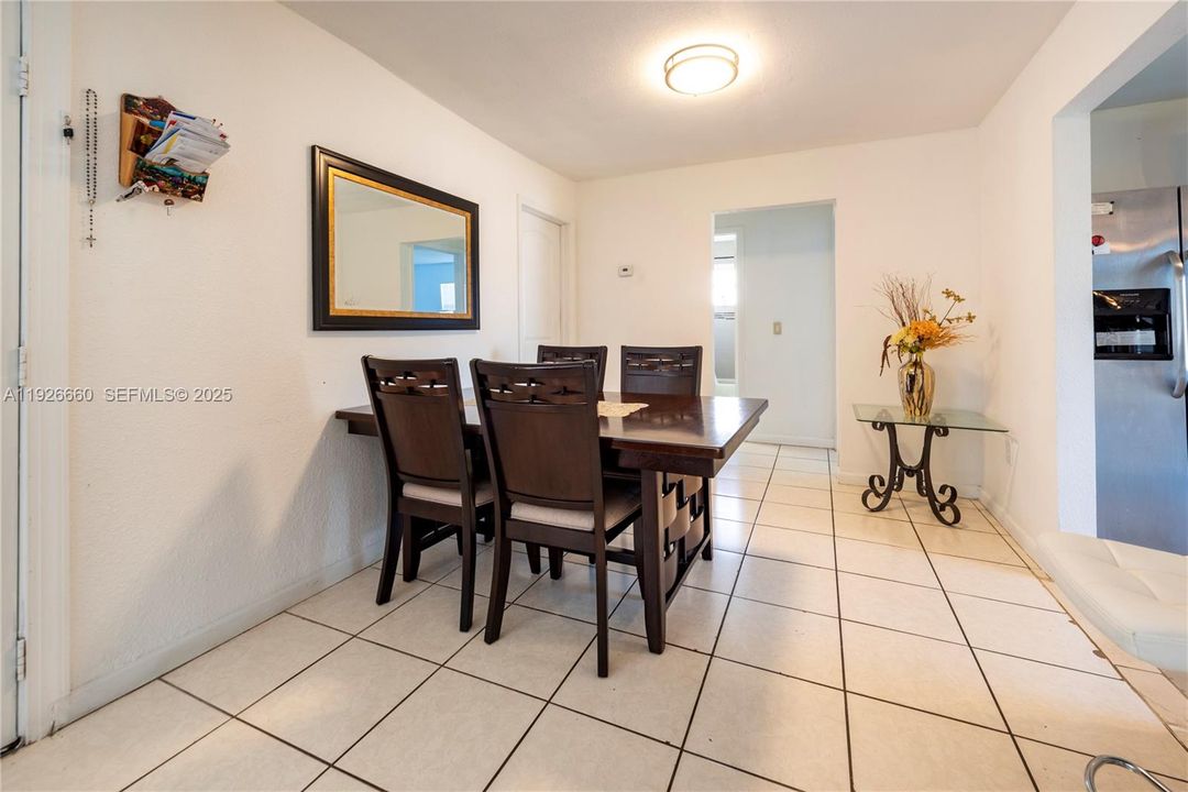 На продажу: $447,000 (2 спален, 2 ванн, 1047 Квадратных фут)