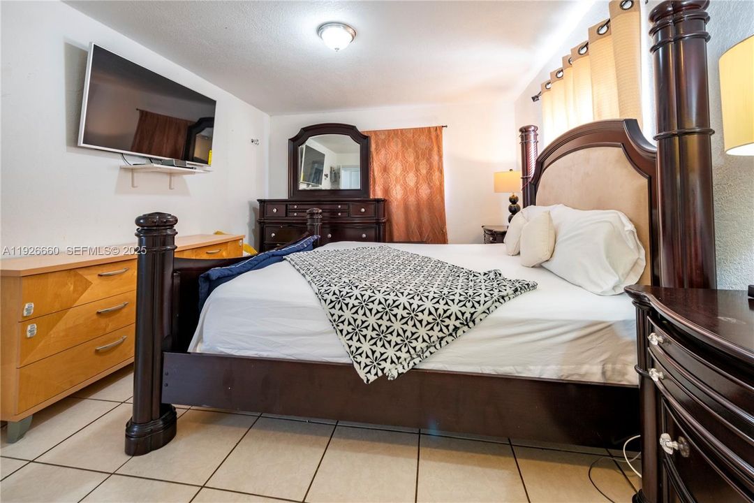 На продажу: $447,000 (2 спален, 2 ванн, 1047 Квадратных фут)