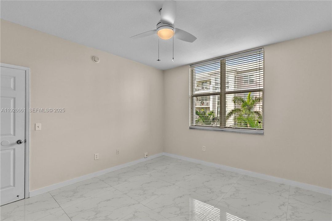 待售: $225,000 (1 贝兹, 1 浴室, 797 平方英尺)