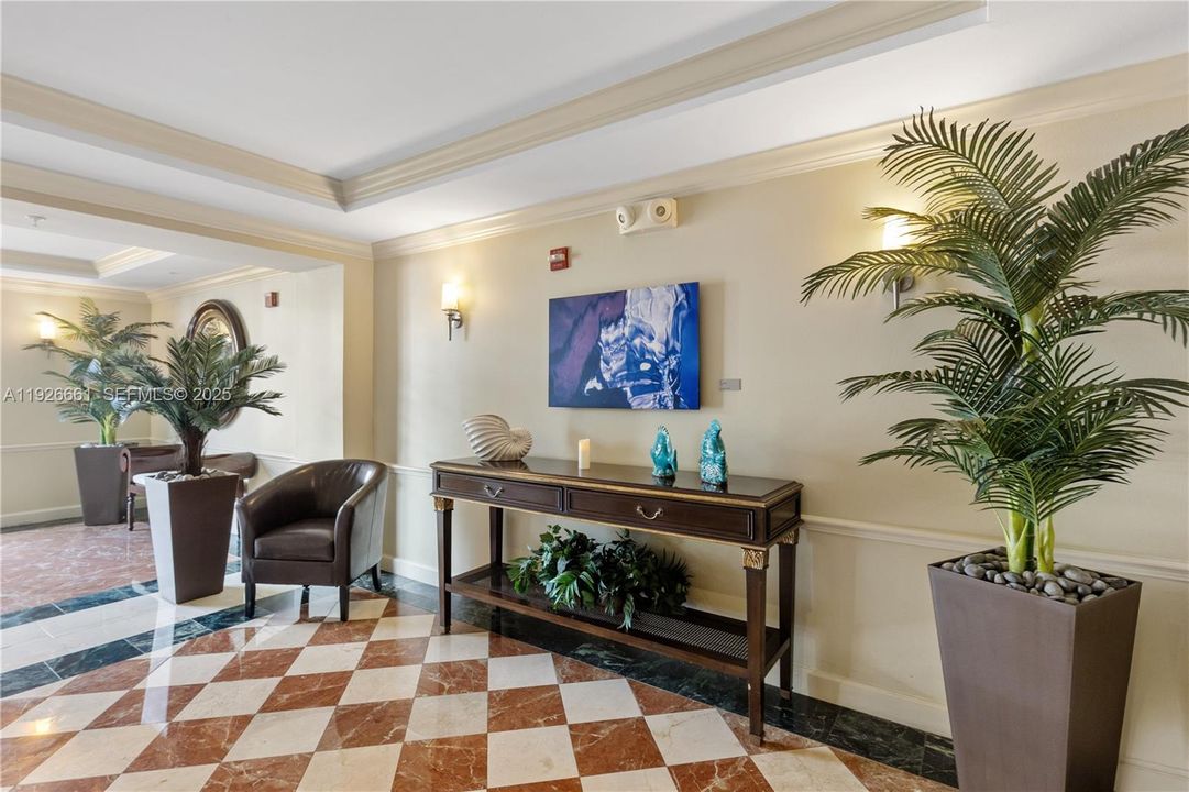 待售: $225,000 (1 贝兹, 1 浴室, 797 平方英尺)