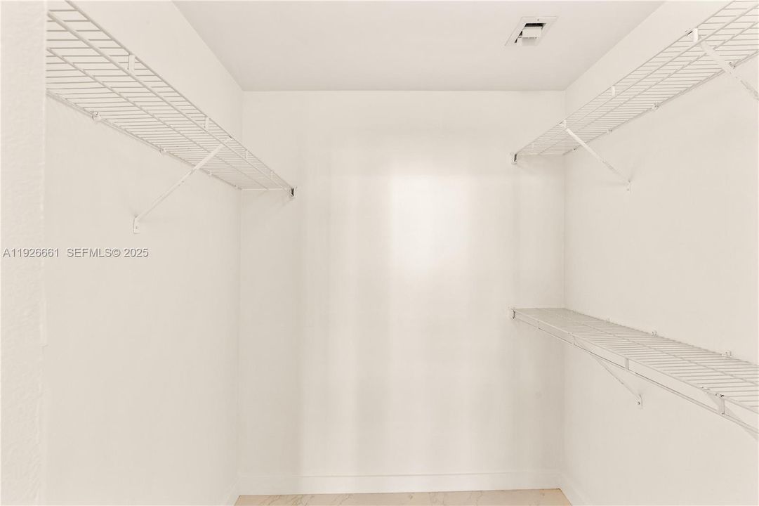 待售: $225,000 (1 贝兹, 1 浴室, 797 平方英尺)