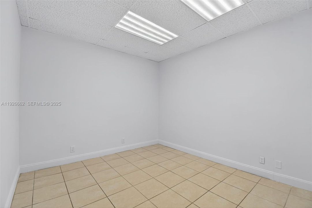 出租: $3,647 (0 贝兹, 0 浴室, 0 平方英尺)