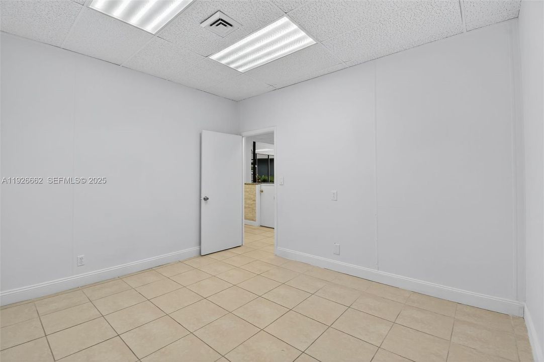 出租: $3,647 (0 贝兹, 0 浴室, 0 平方英尺)