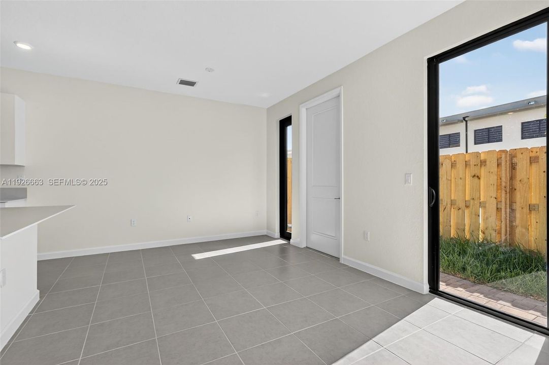 В аренду: $3,750 (4 спален, 3 ванн, 1436 Квадратных фут)