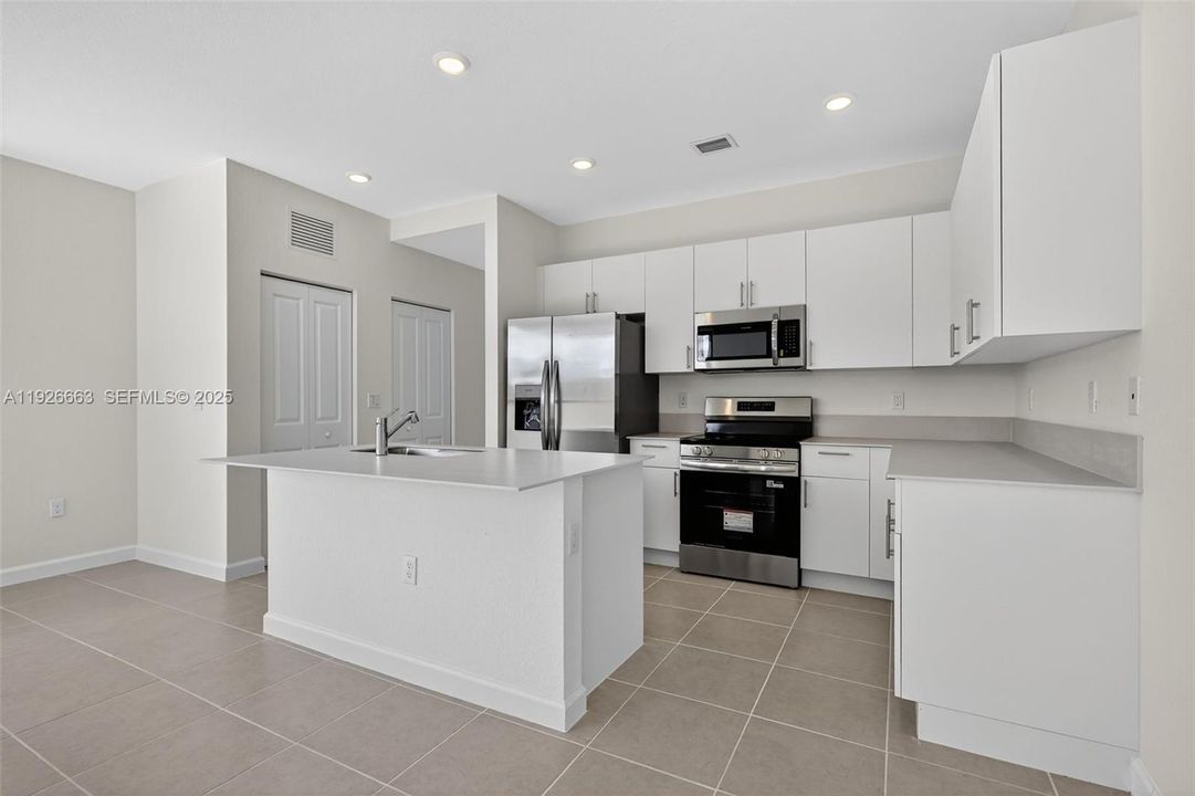 В аренду: $3,750 (4 спален, 3 ванн, 1436 Квадратных фут)