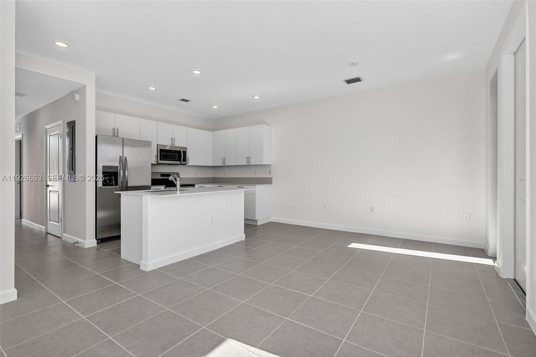 В аренду: $3,750 (4 спален, 3 ванн, 1436 Квадратных фут)