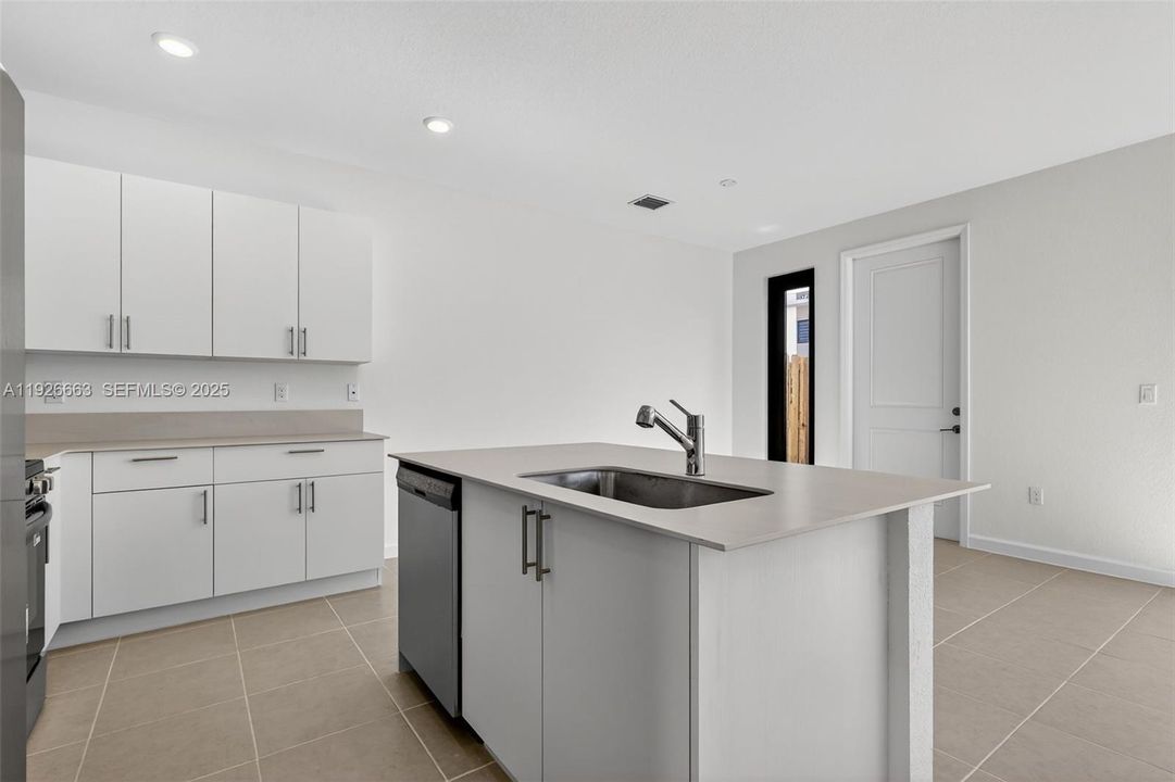 В аренду: $3,750 (4 спален, 3 ванн, 1436 Квадратных фут)