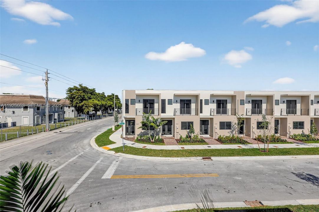 В аренду: $3,750 (4 спален, 3 ванн, 1436 Квадратных фут)