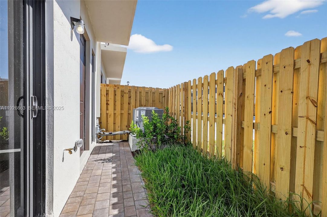 В аренду: $3,750 (4 спален, 3 ванн, 1436 Квадратных фут)