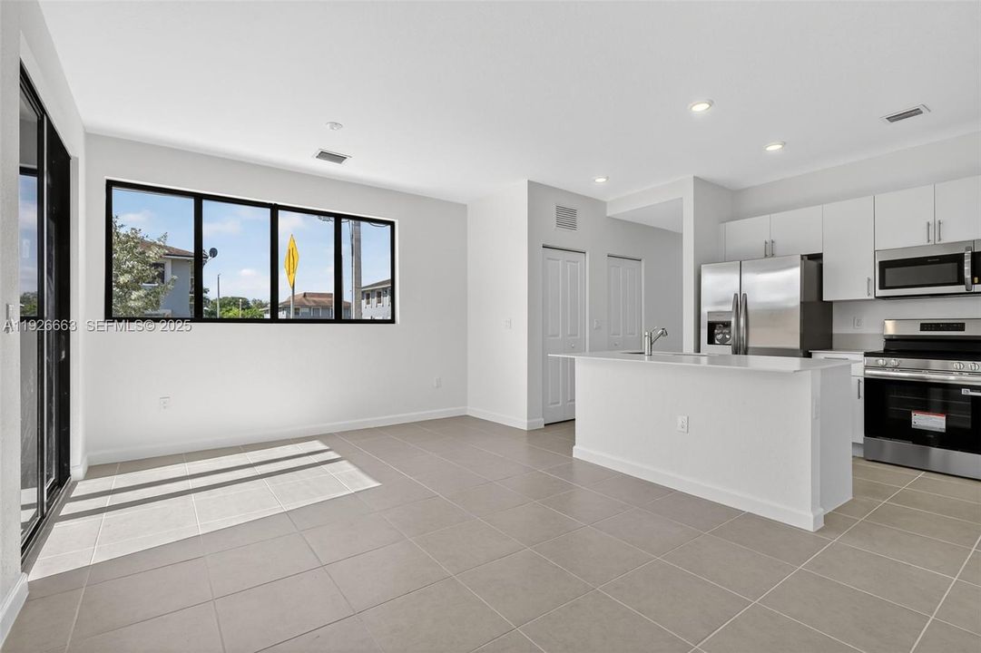 В аренду: $3,750 (4 спален, 3 ванн, 1436 Квадратных фут)