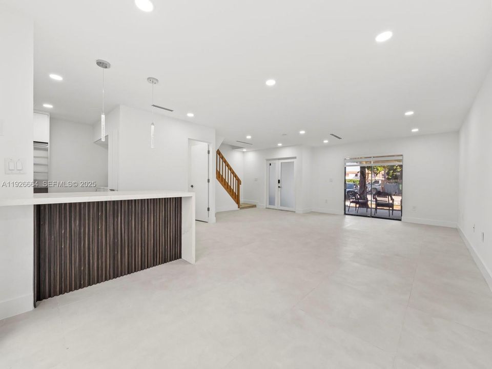 В аренду: $3,100 (3 спален, 3 ванн, 1590 Квадратных фут)