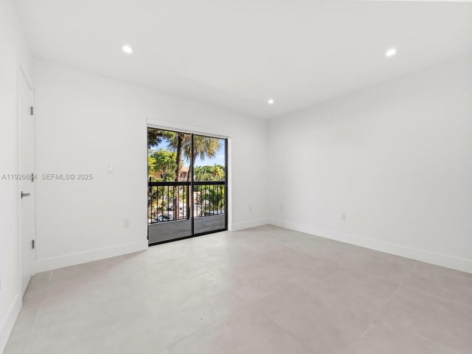 В аренду: $3,100 (3 спален, 3 ванн, 1590 Квадратных фут)