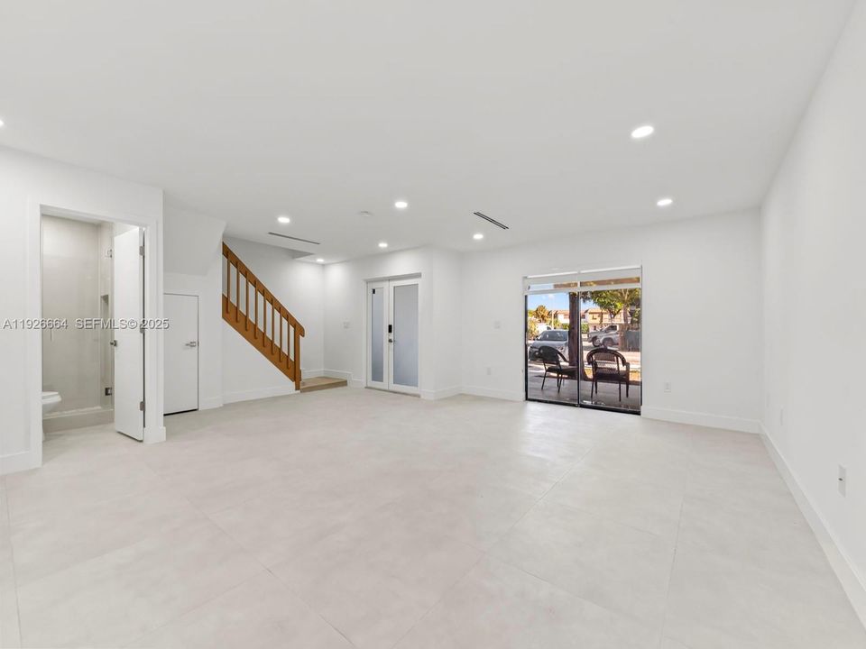 В аренду: $3,100 (3 спален, 3 ванн, 1590 Квадратных фут)