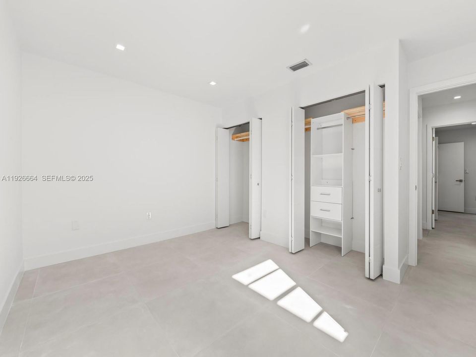 В аренду: $3,100 (3 спален, 3 ванн, 1590 Квадратных фут)