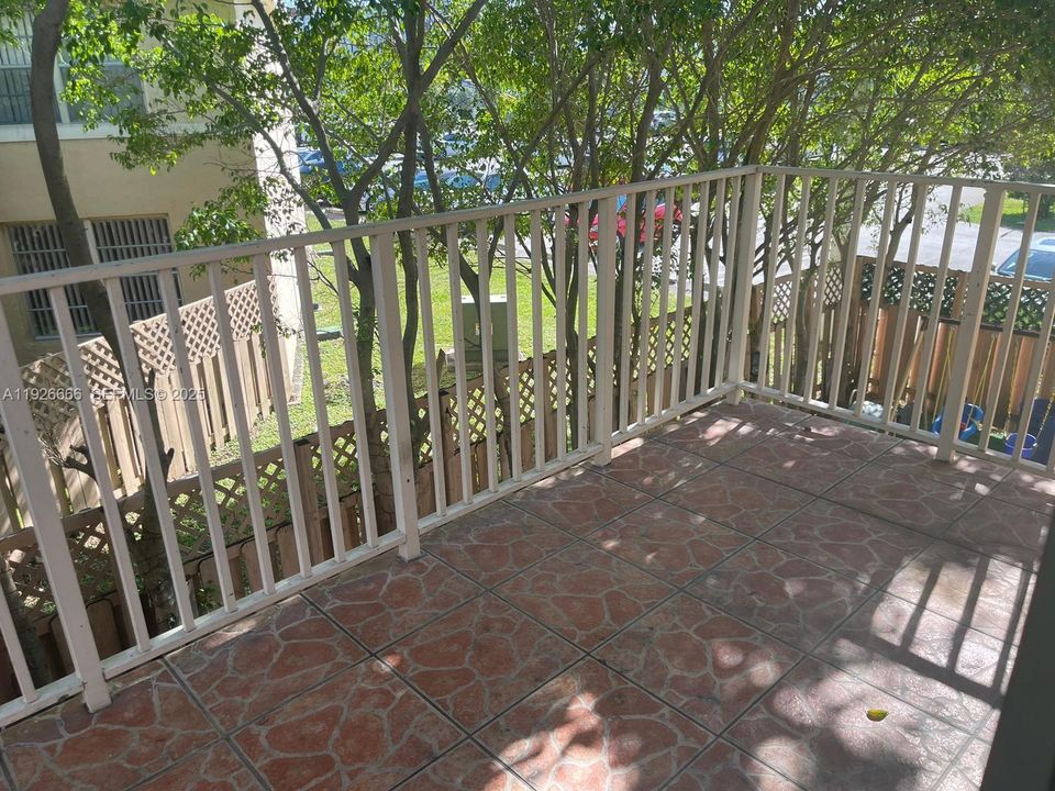 В аренду: $2,200 (2 спален, 2 ванн, 1060 Квадратных фут)