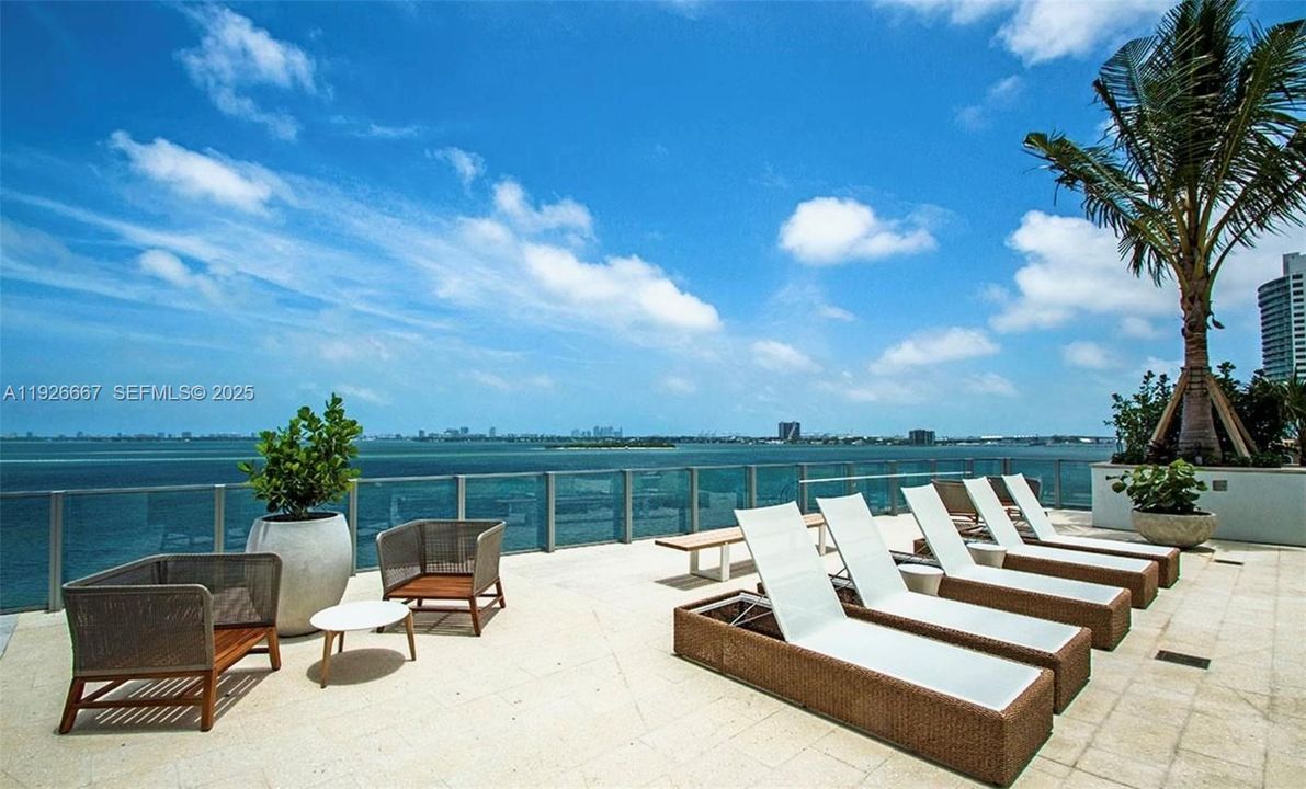 В аренду: $5,000 (2 спален, 2 ванн, 912 Квадратных фут)