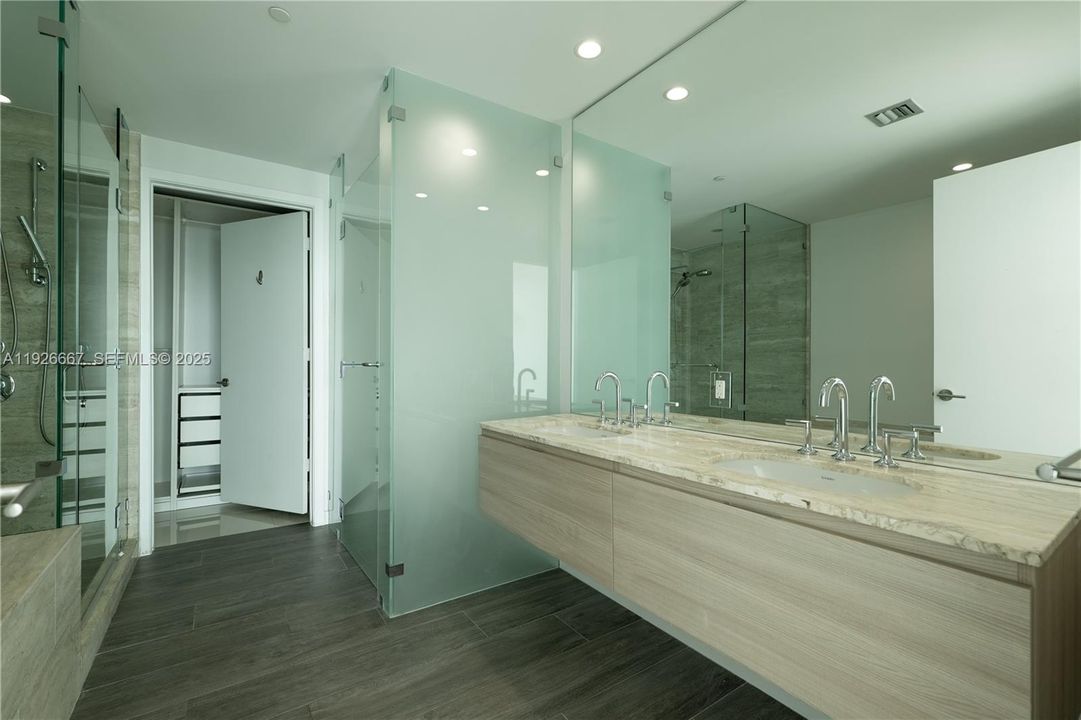 В аренду: $5,000 (2 спален, 2 ванн, 912 Квадратных фут)