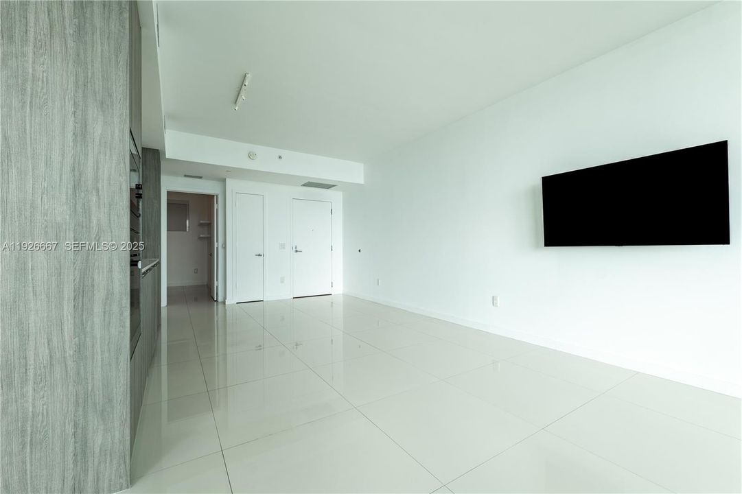 В аренду: $5,000 (2 спален, 2 ванн, 912 Квадратных фут)