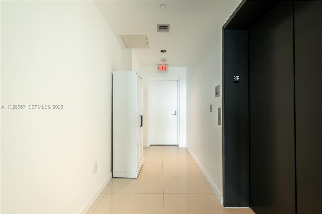 В аренду: $5,000 (2 спален, 2 ванн, 912 Квадратных фут)