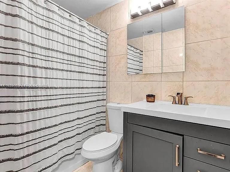 For Sale: $399,000 (2 beds, 1 baths, 1023 Square Feet)