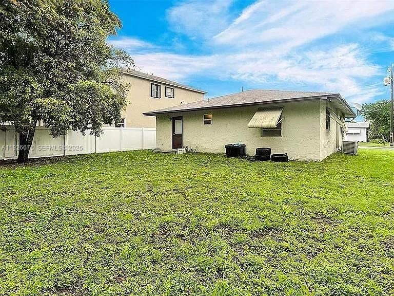 For Sale: $399,000 (2 beds, 1 baths, 1023 Square Feet)