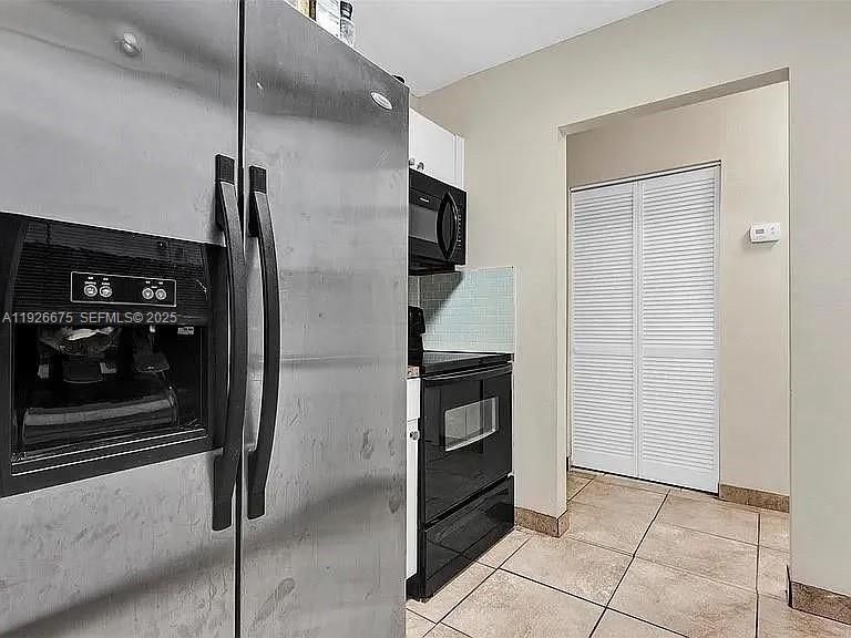For Sale: $399,000 (2 beds, 1 baths, 1023 Square Feet)