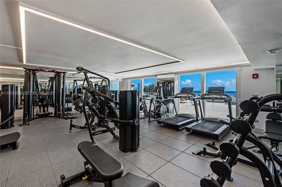 For Sale: $599,000 (1 beds, 1 baths, 659 Square Feet)