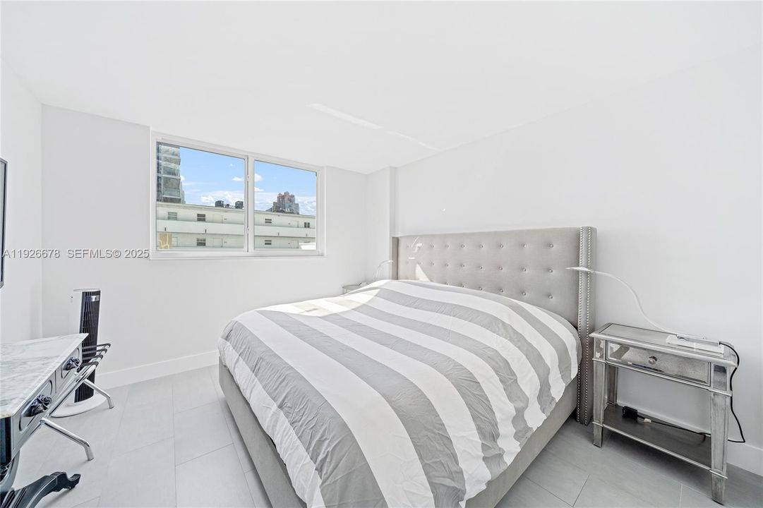 For Sale: $599,000 (1 beds, 1 baths, 659 Square Feet)