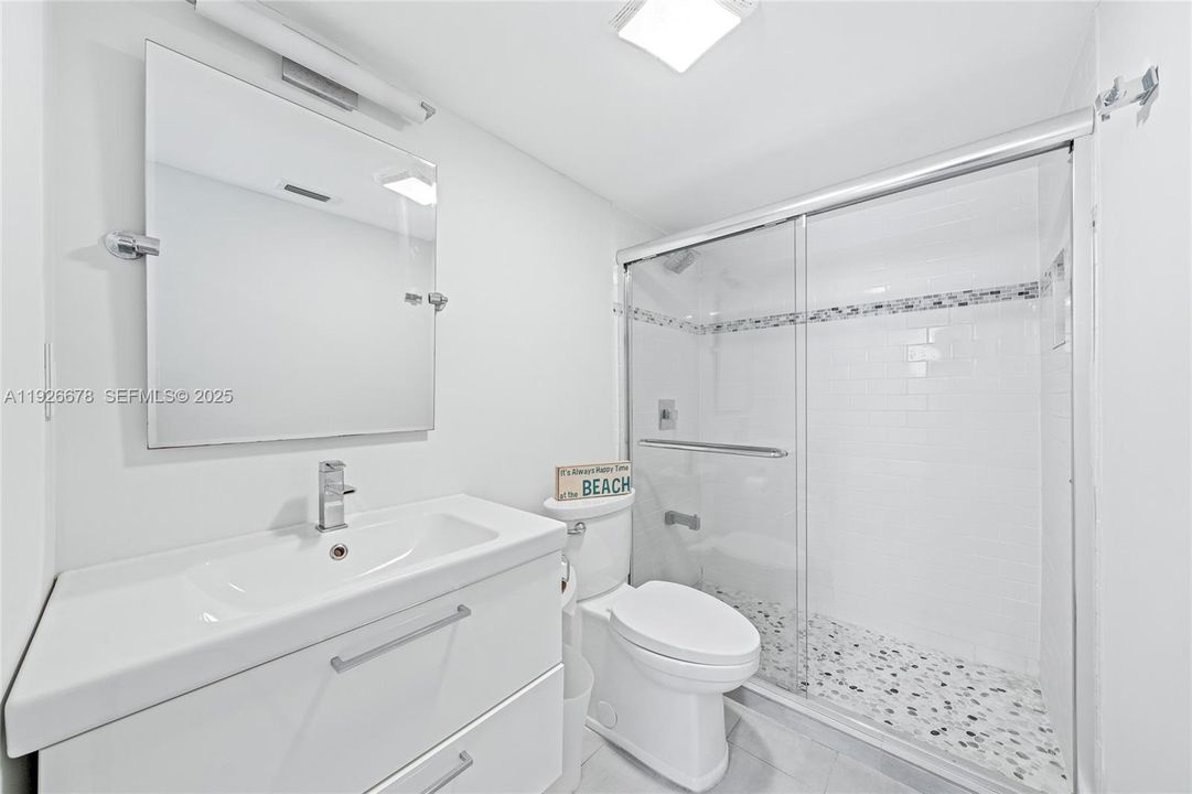 For Sale: $599,000 (1 beds, 1 baths, 659 Square Feet)
