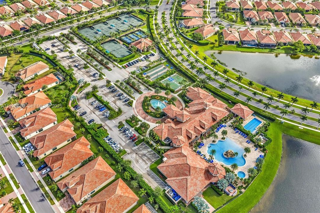 待售: $899,000 (3 贝兹, 2 浴室, 2692 平方英尺)