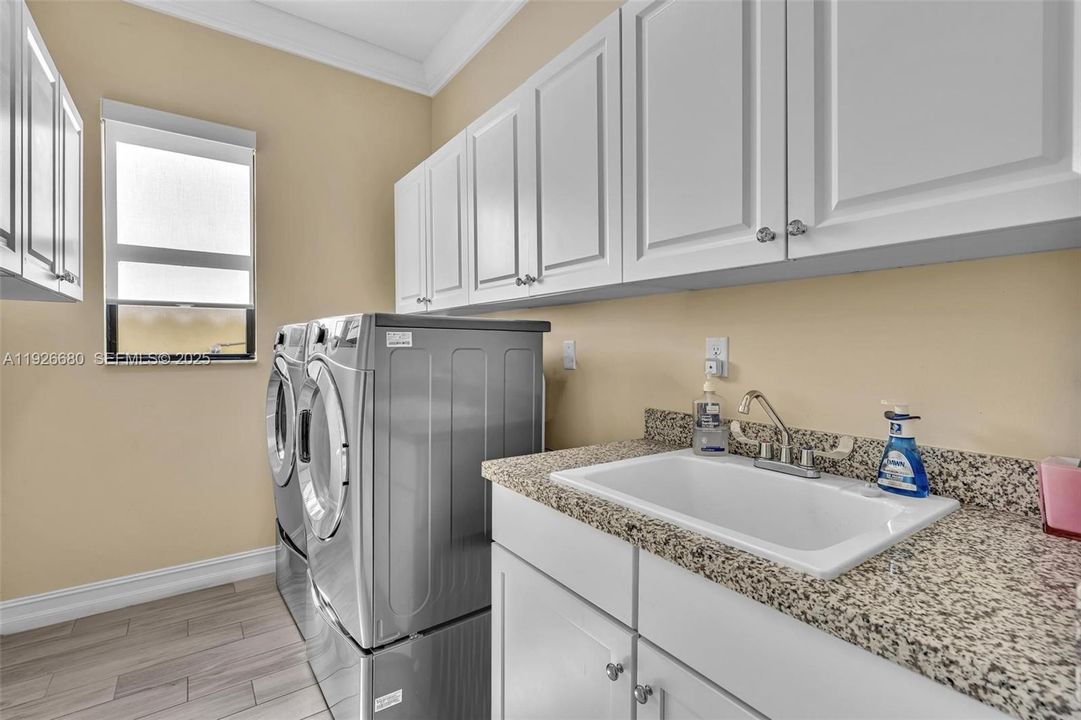 待售: $899,000 (3 贝兹, 2 浴室, 2692 平方英尺)