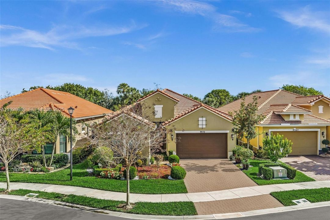 待售: $899,000 (3 贝兹, 2 浴室, 2692 平方英尺)