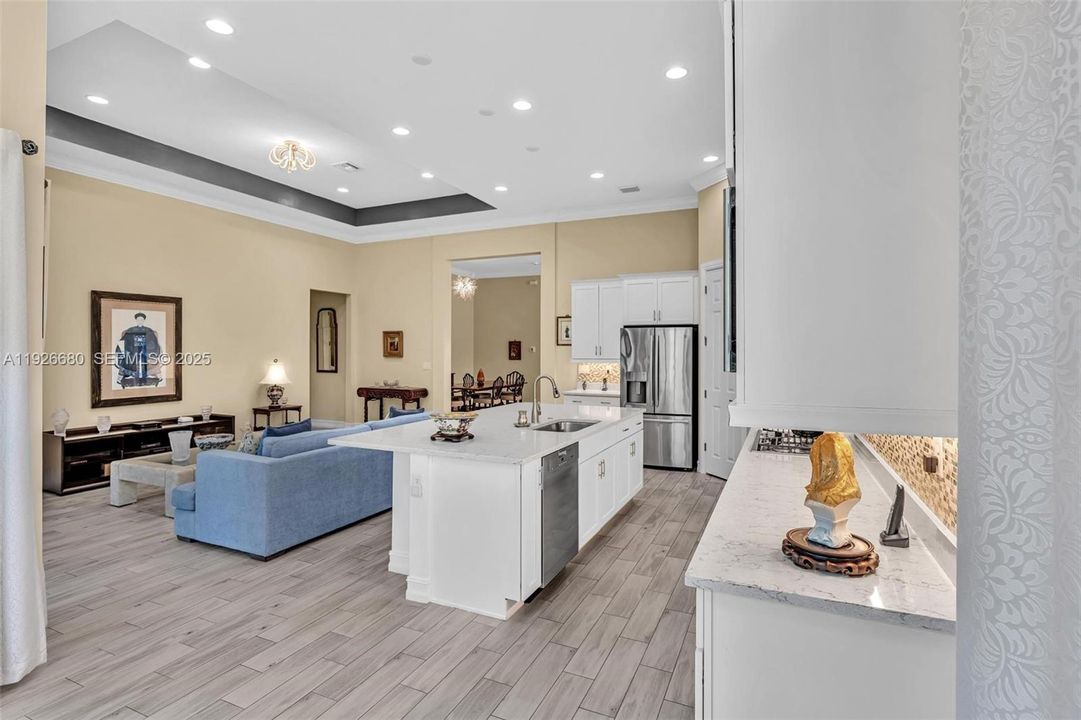 待售: $899,000 (3 贝兹, 2 浴室, 2692 平方英尺)