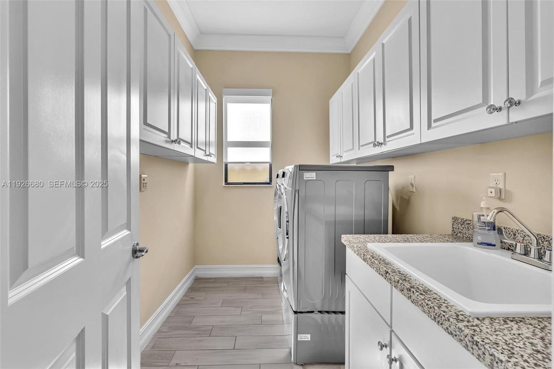 待售: $899,000 (3 贝兹, 2 浴室, 2692 平方英尺)